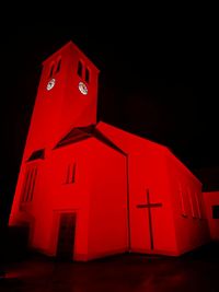 Kirche red wednesday